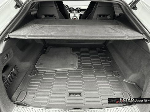 Used 2022 Lamborghini Urus image 19