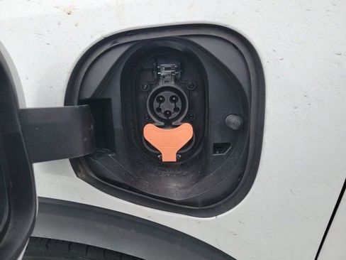 Used 2023 Chevrolet Bolt EUV LT w/ Convenience Package image 26