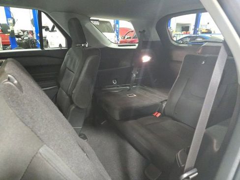 Used 2024 Ford Explorer XLT AWD/4WD image 34