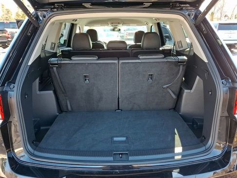 Used 2025 Volkswagen Atlas SE image 30