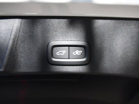 New 2026 Volvo XC40 B5 Plus w/ Protection Package Premier image 28