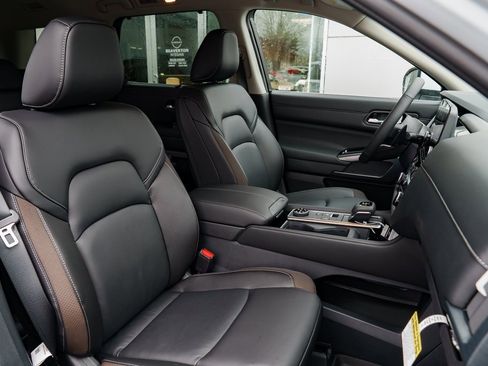 New 2025 Nissan Pathfinder SL image 27