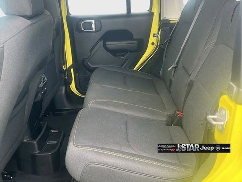 Used 2024 Jeep Wrangler Unlimited image 9