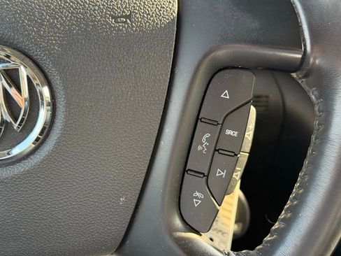 Used 2017 Buick Enclave Premium image 16