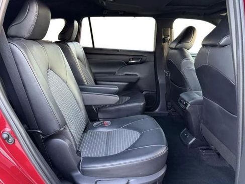 Used 2021 Toyota Highlander XSE image 6