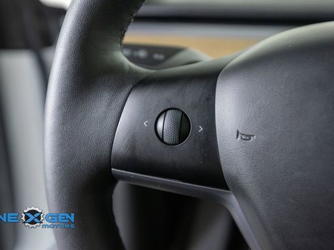 Used 2024 Tesla Model Y Performance AWD/4WD image 13