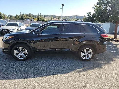 Used 2018 Toyota Highlander Limited image 2