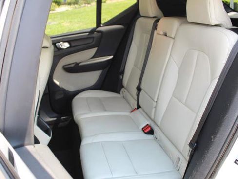 Used 2020 Volvo XC40 T5 Momentum w/ Protection Package image 27