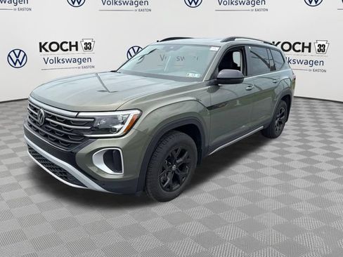 Used 2024 Volkswagen Atlas Peak Edition SE AWD/4WD image 3