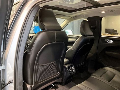 Used 2025 Volvo XC40 B5 Plus image 22