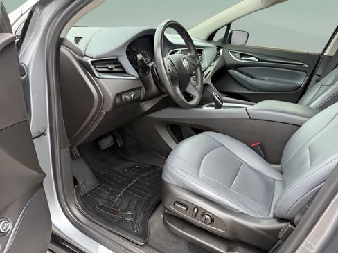 Used 2021 Buick Enclave Essence FWD image 9