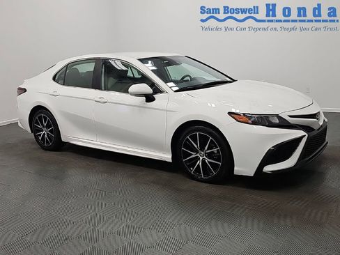 Used 2023 Toyota Camry SE FWD image 1