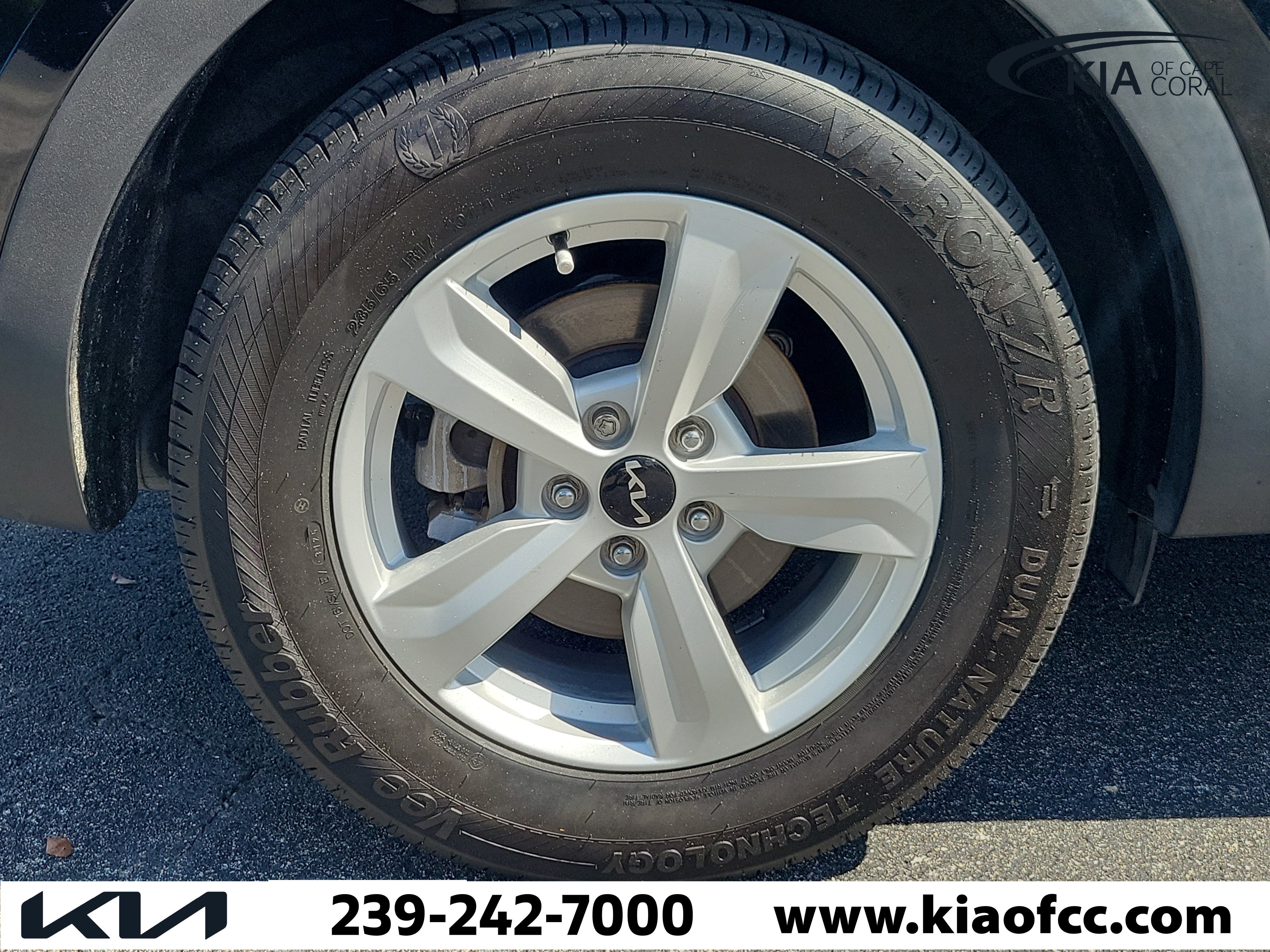 Used 2022 Kia Sorento LX FWD image 9