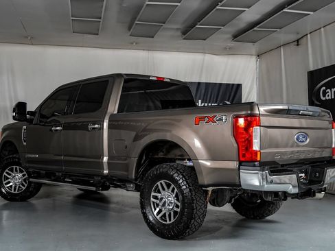 Used 2017 Ford F250 XLT w/ XLT Premium Package AWD/4WD image 10