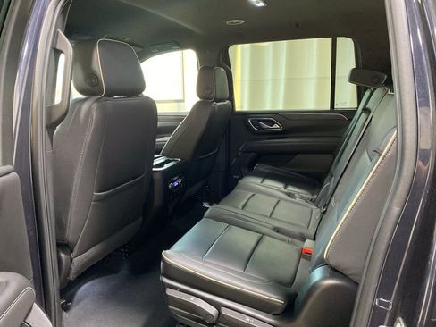Used 2023 GMC Yukon XL SLT AWD/4WD image 18