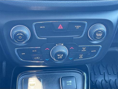 Used 2020 Jeep Compass Latitude image 15