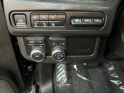 Used 2023 GMC Yukon Denali AWD/4WD image 35