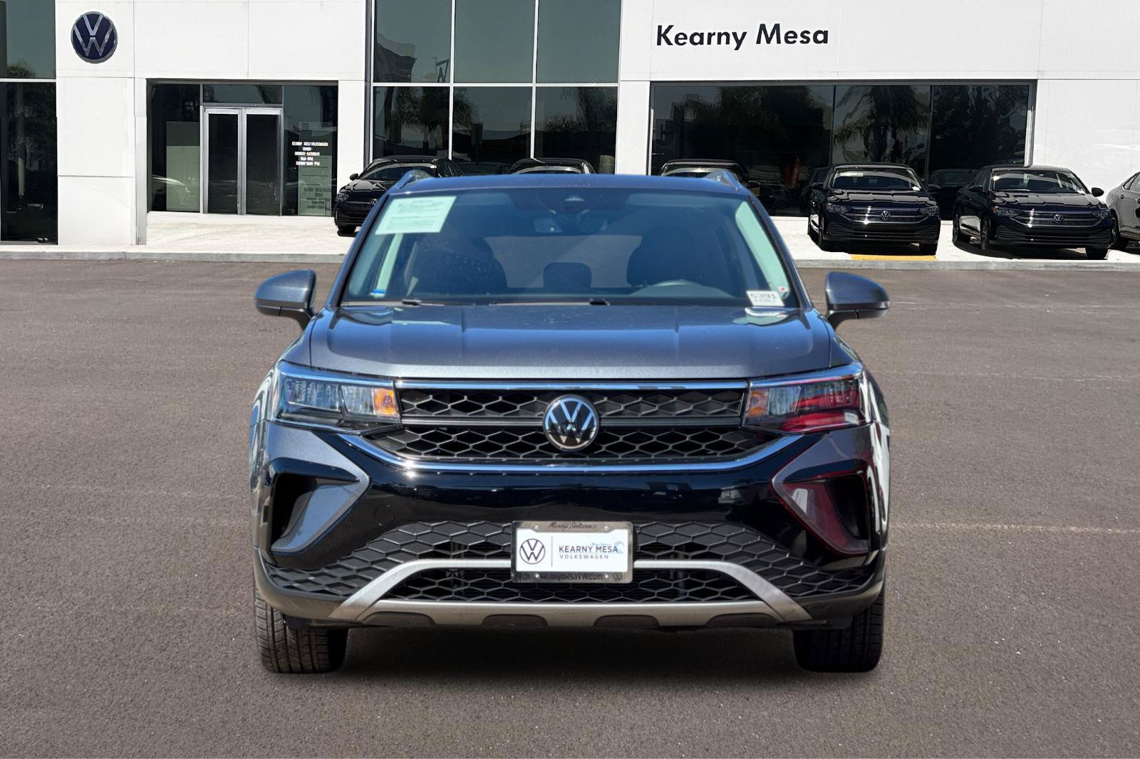 Used 2023 Volkswagen Taos SE w/ Panoramic Sunroof Package FWD image 9
