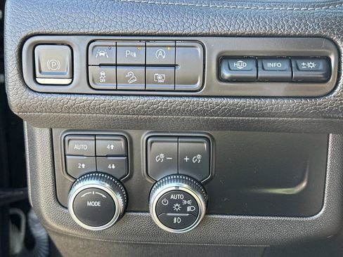 Used 2023 GMC Yukon Denali image 16