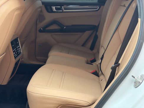 Used 2022 Porsche Cayenne GTS AWD/4WD image 21