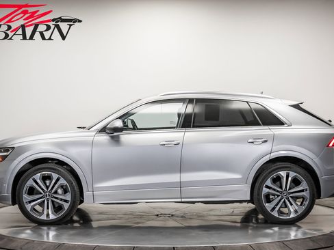 Used 2022 Audi Q8 Premium Plus image 2