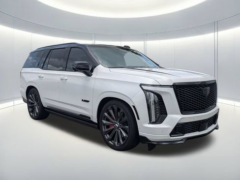 Used 2025 Cadillac Escalade V AWD/4WD image 8