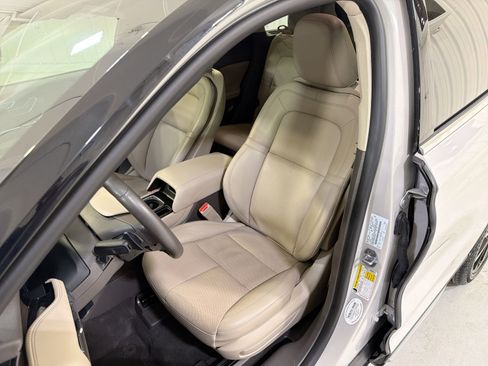 Used 2024 Lincoln Corsair Reserve image 10
