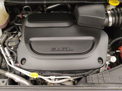 Used 2023 Chrysler Pacifica Touring-L image 30