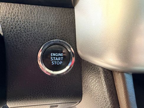 Used 2015 Toyota Highlander XLE image 11