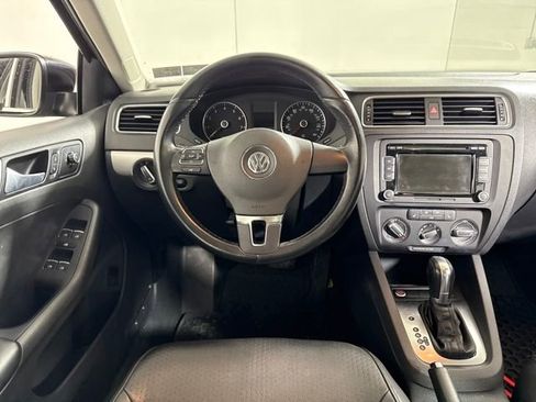 Used 2014 Volkswagen Jetta SE image 16