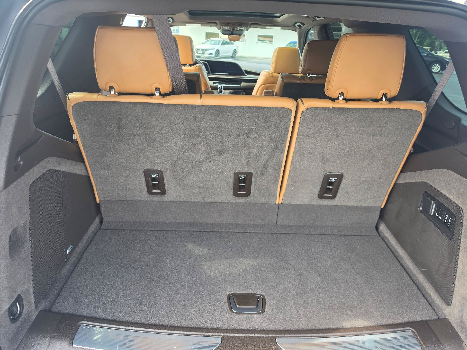 Used 2022 Cadillac Escalade Premium Luxury AWD/4WD image 12
