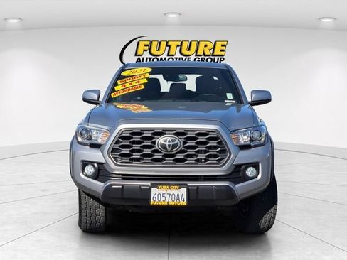 Certified 2021 Toyota Tacoma TRD Off-Road AWD/4WD image 2