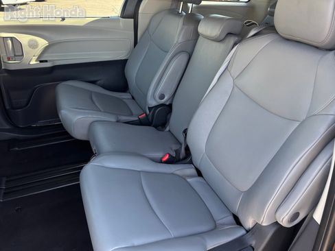 Used 2024 Toyota Sienna XLE image 14