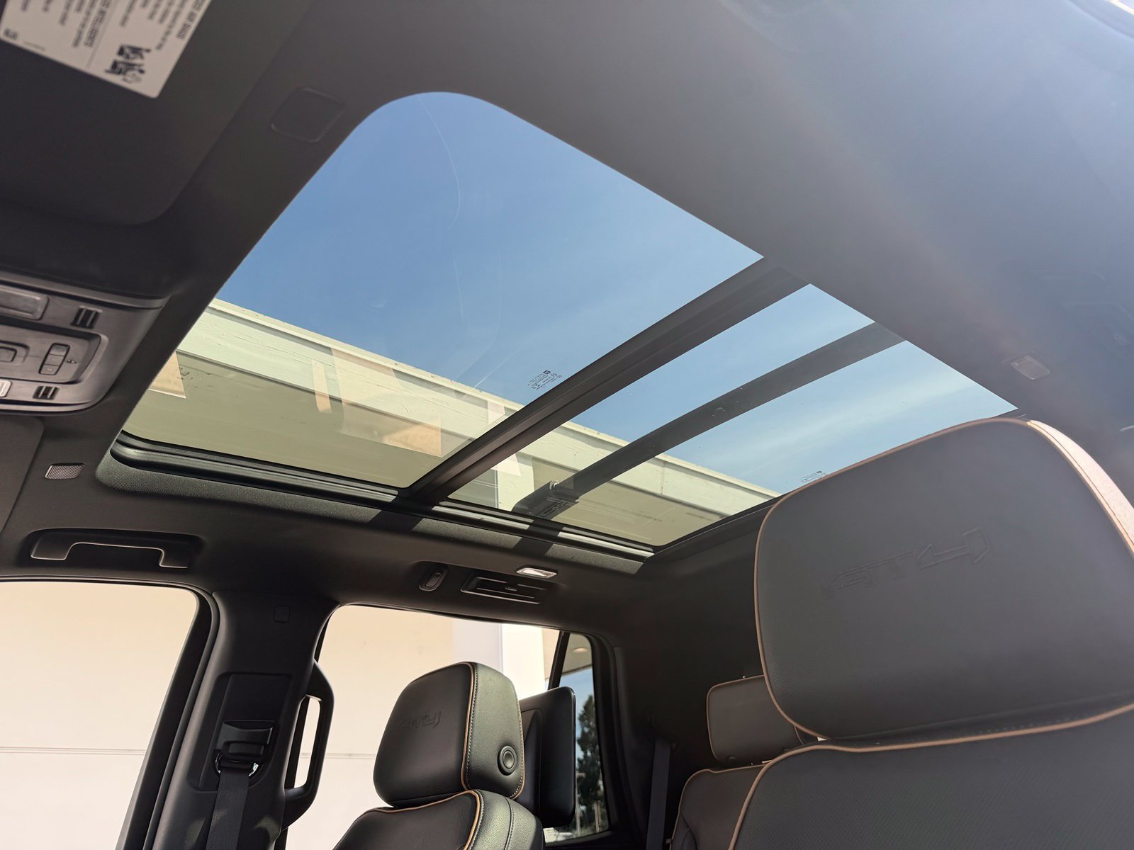 Used 2021 GMC Yukon AT4 w/ AT4 Premium Plus Package AWD/4WD image 12