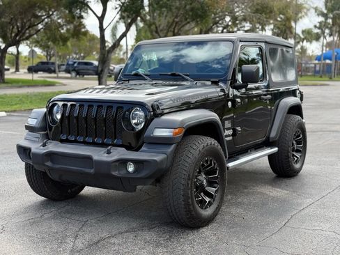 Used 2018 Jeep Wrangler Sport AWD/4WD image 3