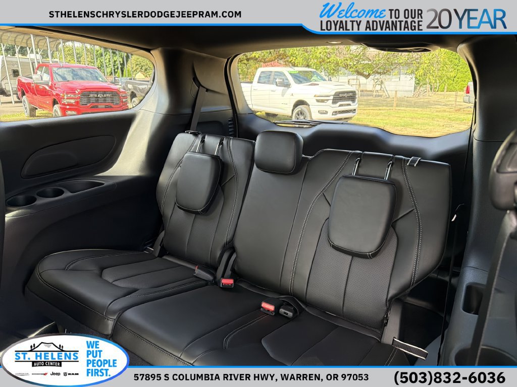 New 2027 Chrysler Pacifica Select FWD image 15