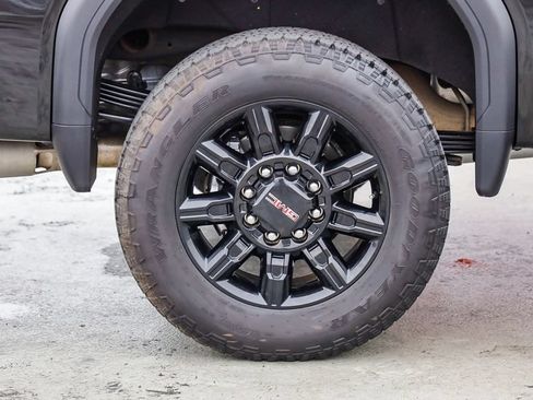 Used 2025 GMC Sierra 2500 AT4 w/ Technology Package AWD/4WD image 12