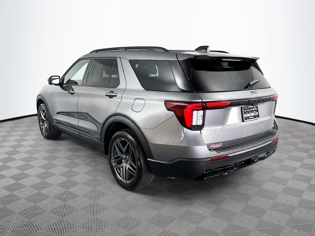 Used 2025 Ford Explorer ST-Line w/ ST-Line Street Pack AWD/4WD image 5