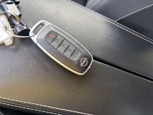 Used 2025 Nissan Rogue SV FWD image 27