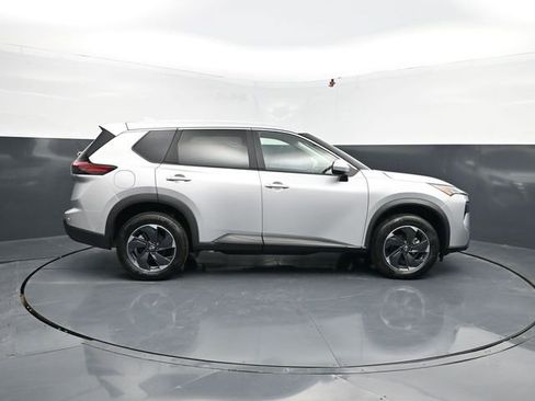 Used 2025 Nissan Rogue SV image 11
