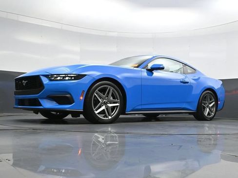 Used 2025 Ford Mustang Premium RWD image 39
