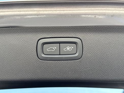 Used 2025 Volvo XC90 B6 Plus image 40