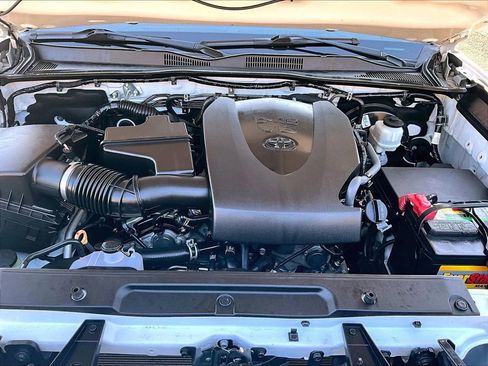 Used 2020 Toyota Tacoma Limited image 16