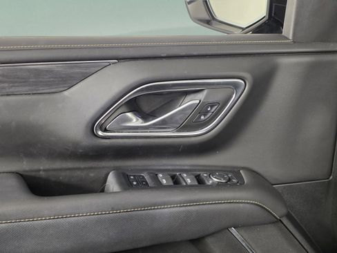 Used 2022 GMC Yukon XL SLT w/ SLT Luxury Package image 8