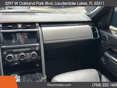 Used 2020 Land Rover Discovery HSE image 30