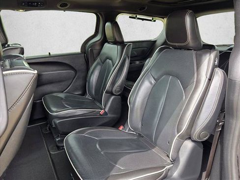 Used 2021 Chrysler Pacifica Limited w/ Uconnect Theater Family Group FWD image 20