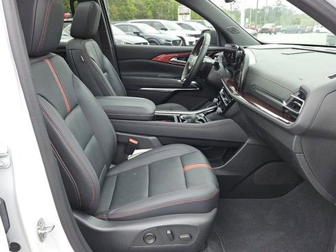 Used 2024 Chevrolet Traverse RS FWD image 15