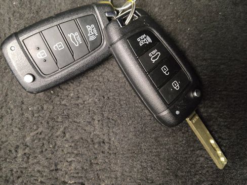 Used 2024 Hyundai Elantra SE FWD image 32