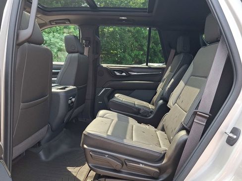 Used 2023 GMC Yukon Denali AWD/4WD image 12