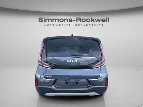 Used 2025 Kia Soul LX w/ LX Technology Package FWD image 4